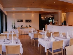 Daily buffet breakfast (EUR 19 per person)