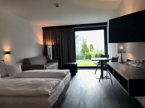 Double Room | 1 bedroom, hypo-allergenic bedding, desk, soundproofing