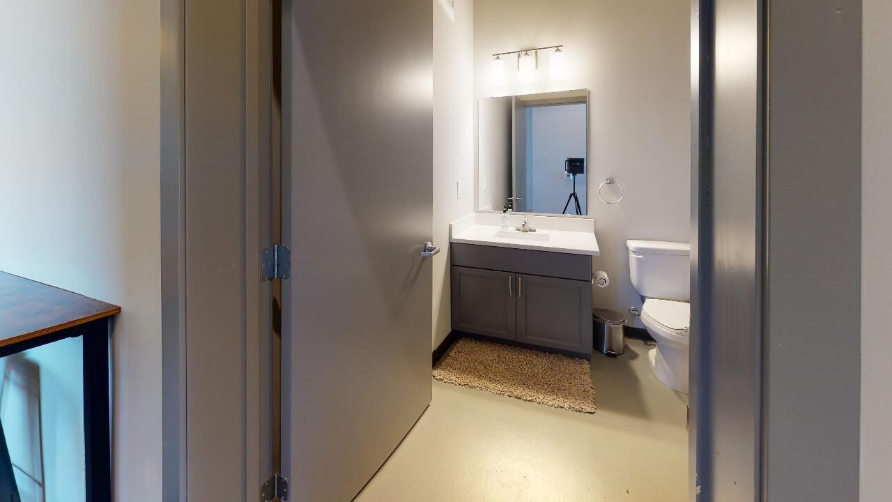 Combined shower/bathtub, hair dryer, towels, soap