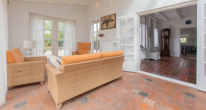 ‘Prachtig gelegen vrijstaand landhuis met grote zonnige tuin’