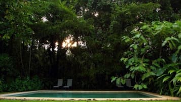 Kolam renang terbuka