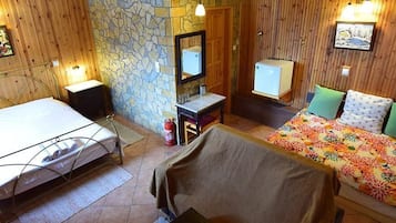 Double Room | Individually decorated, individually furnished, bed sheets