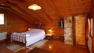 Standard Quadruple Room | Individually decorated, individually furnished, bed sheets