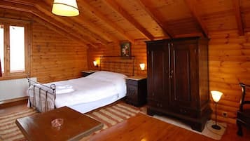 Phòng 4 Deluxe | Trang trí khác biệt, trang bị nội thất với thiết kế riêng biệt