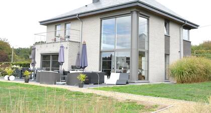 Luxurious Villa in Beauraing With Garden