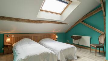 House | 11 bedrooms, individually furnished, bed sheets