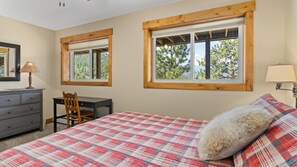 3 bedrooms, desk, iron/ironing board, travel crib