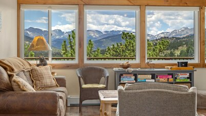 Rocky Vista - 3 bedroom cabin with unblocked views!