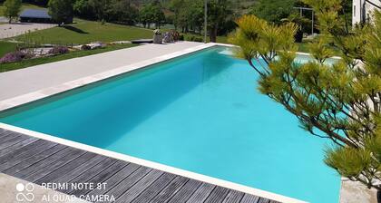 Magnificent gîte in the heart of a property overlooking the pond