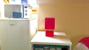 Loft | Private kitchenette | Electric kettle - London Deluxe Loft Apartment (London)