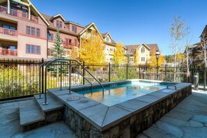 Exterior - Spacious 4 Bedroom Vacation Rental in Convenient Location with Scenic Views, Pool, Hot Tub (Breckenridge)