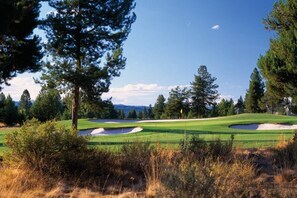 Golf - LIVE LODGE LIFE- Upscale decor, sleeps 15, hot tub, bikes, 10x SHARC, amazing!! (Sunriver)