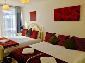 2 bedrooms, iron/ironing board, free WiFi, bed sheets - 2-Bedrooms Apartment Lounge (London)