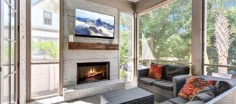 Ocean Oaks 19 - gorgeous home only a short walk to pool and beach