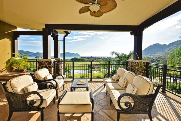Premium Condo, 2 Bathrooms, Ocean View | Balcony