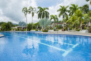 Kolam renang outdoor