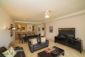 Deluxe Condo, 2 Bathrooms, Partial Ocean View | Living area | Flat-screen TV - Los Suenos Resort Del Mar 1F (Jacó)