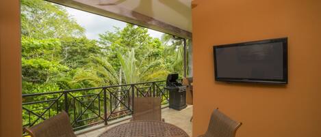 Deluxe Condo, 2 Bathrooms, Garden View | Terrace/patio