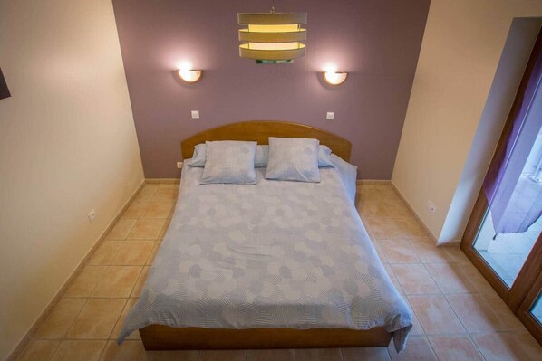 4 bedrooms, iron/ironing board, WiFi, wheelchair access