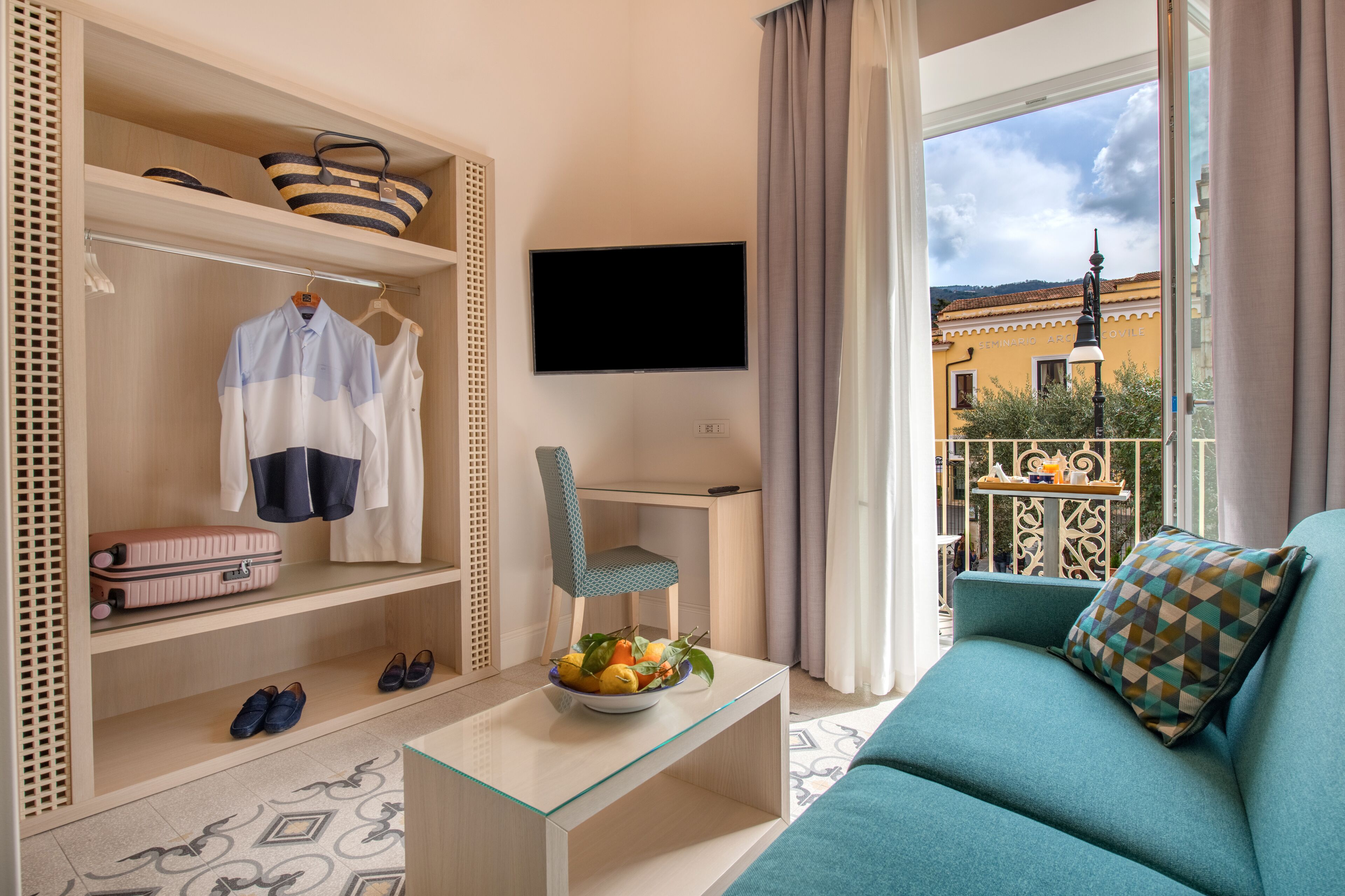 Exclusive Suite | Memory-foam beds, minibar, individually furnished, desk