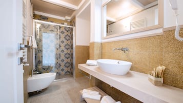 Exclusive Suite | Bathroom