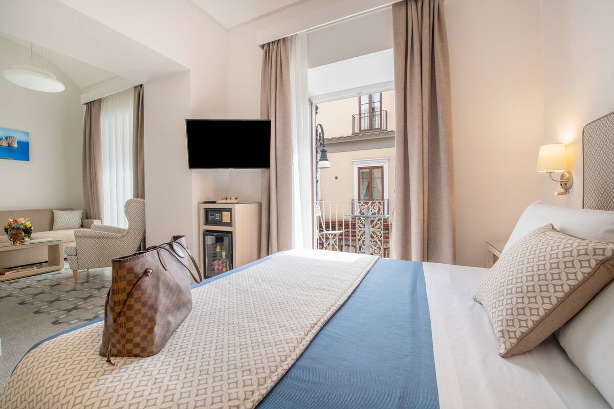 Junior Suite | Memory foam beds, minibar, desk, soundproofing