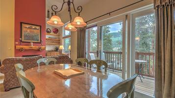 House (1849_Seasons_Townhomes) | Private kitchen