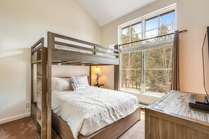 Exterior - Luxury 3 Bedroom Townhouse next to Keystone Lake, Free Shuttle, Hot Tub and Sauna (Keystone)