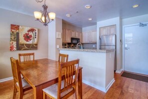 Condo (100-1_Lakeside_Village) | Private kitchen | Fridge, microwave, stovetop, dishwasher