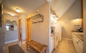 Condo (100-1_Lakeside_Village) | Private kitchen | Fridge, microwave, stovetop, dishwasher