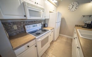 Condo (100-1_Lakeside_Village) | Private kitchen