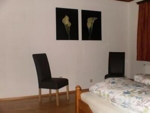 2 Schlafzimmer, Bügeleisen/Bügelbrett, kostenloses Internet