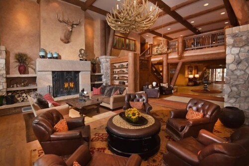 Beaver Creek Elkhorn Lodge 3 Bedroom Residence With Ski in, Ski out Access and a Short Walk to Beaver Creek Village