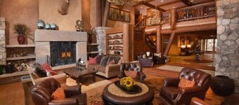 Beaver Creek Elkhorn Lodge 3 Bedroom Residence With Ski in, Ski out Access and a Short Walk to Beaver Creek Village
