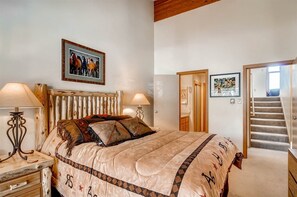 Condo (100-3 Lakeside Village)