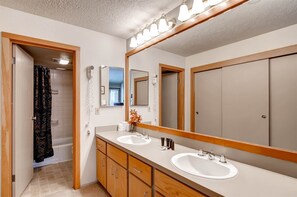 Condo (100-3 Lakeside Village) | Bathroom