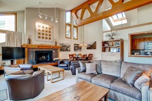 شقة (100-3 Lakeside Village) | المنشأة من الخارج