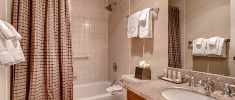 Apartment (Vail Lion Square K Lodge) | Wohnzimmer | Flachbildfernseher