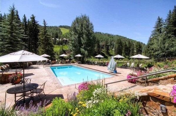 コンドミニアム (Vail Lion Square K Lodge) | プール | 屋外プール、温水プール