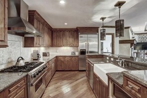 Condo (Vail Arrabelle 4 Bedroom) | Private kitchen