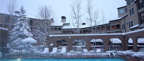 Condo (Snowmass Woodrun 9913) | Alberca | Alberca al aire libre y alberca climatizada