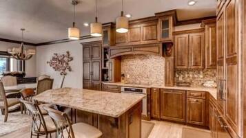 Condo (Vail Lion Square 2 Bed Platinum) | Private kitchen | Dining tables