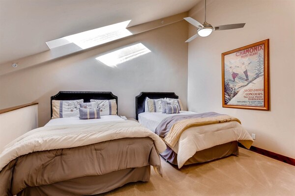 Luxury Ski In, Ski Out 1 Bedroom Condo In Lionshead Village - Vail, CO