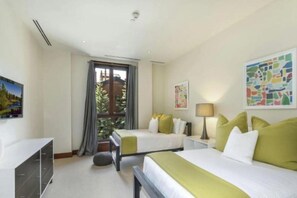 Exterior - Platinum Vail Solaris 3 Bedroom With Den Vacation Rental Set at the Base of the Mountain Just Steps From the Gondola (Vail)