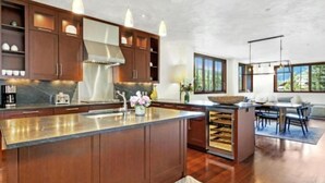 คอนโด (Vail Solaris 3 Bedroom Den) | ห้องนั่งเล่น