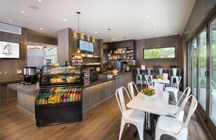 Room (Aspen Gant Silver 3) | Exterior