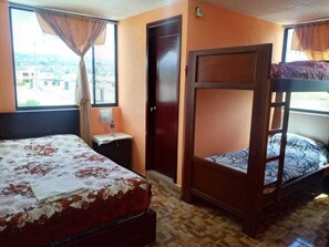 1 habitación, escritorio, wifi gratis y ropa de cama