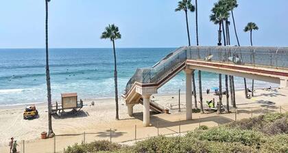 Balcony Fire Pit Walk to Village, Beach and Pier