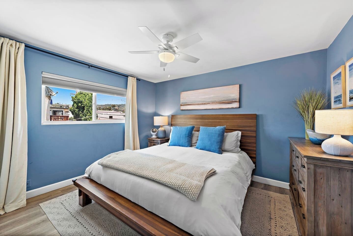 2 Schlafzimmer, Schreibtisch, Bügeleisen/Bügelbrett, Reisekinderbett