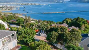 Hồ bơi ngoài trời, ghế dài tắm nắng